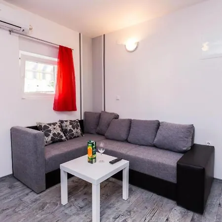 Modern In With Private Terrace Apartman Zára